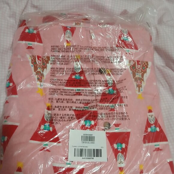Brand NWT Old Navy Soft Pink Flannel Women's Pajamas w/Red Triangle Santas, 2x - Picture 4 of 6